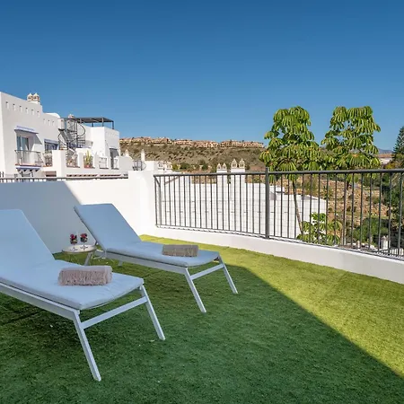 Paradisiacal 3 Bdrm With Sea Views, Gym & 아파트 에스테포나