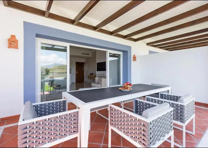 Paradisiacal 3 Bdrm With Sea Views, Gym & Apartment Estepona