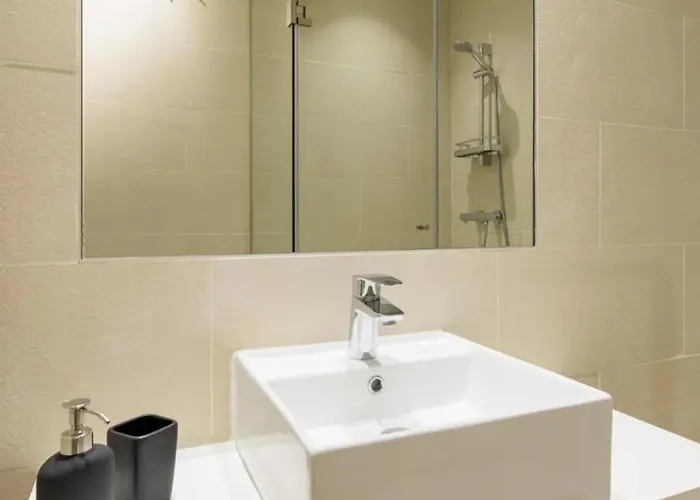 Paradisiacal 3 Bdrm With Sea Views, Gym & Apartment *