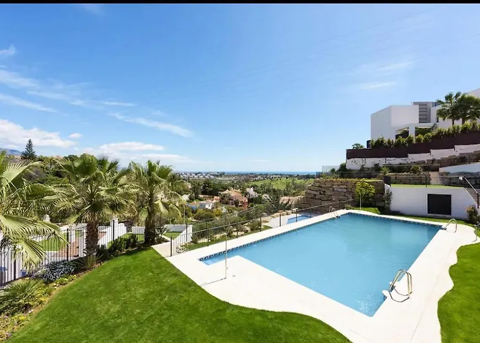 Paradisiacal 3 Bdrm With Sea Views, Gym & Estepona