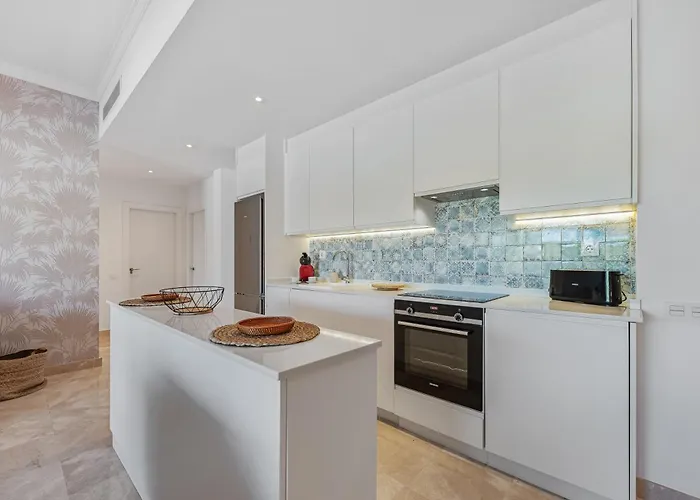 Paradisiacal 3 Bdrm With Sea Views, Gym & 에스테포나