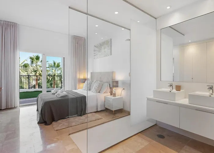 Paradisiacal 3 Bdrm With Sea Views, Gym & 에스테포나