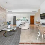 Paradisiacal 3 Bdrm With Sea Views, Gym & Apartment *
