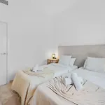 Paradisiacal 3 Bdrm With Sea Views, Gym &