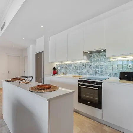 Paradisiacal 3 Bdrm With Sea Views, Gym & Estepona