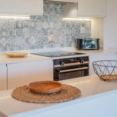 Paradisiacal 3 Bdrm With Sea Views, Gym & * Estepona