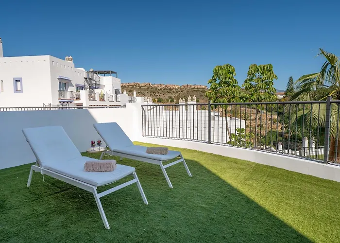 Paradisiacal 3 Bdrm With Sea Views, Gym & Appartement Estepona