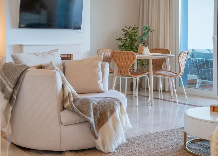 Paradisiacal 3 Bdrm With Sea Views, Gym & Appartement *