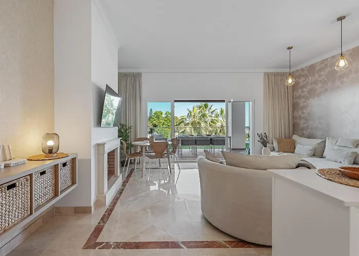 Paradisiacal 3 Bdrm With Sea Views, Gym &