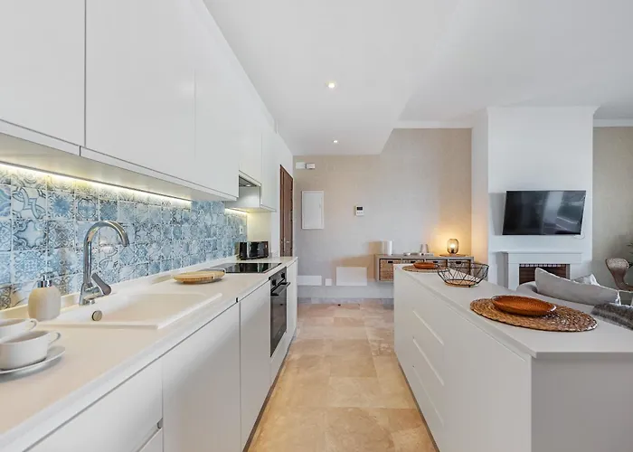 Paradisiacal 3 Bdrm With Sea Views, Gym & Estepona