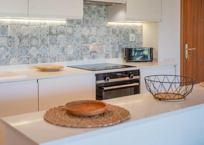 Paradisiacal 3 Bdrm With Sea Views, Gym & * Estepona